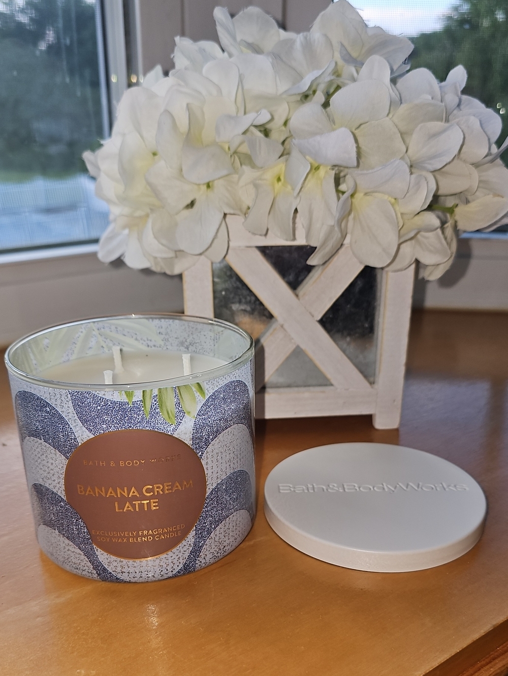 Bath & Body Works Banana Cream Latte 3-Wick Candle - White